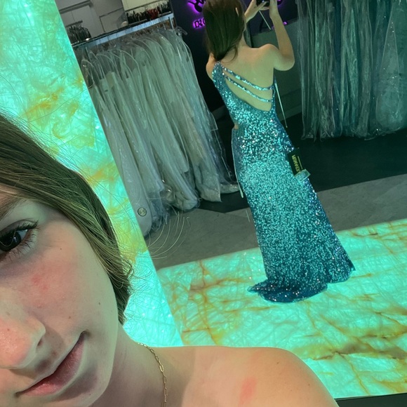 Prom dress - Picture 3 of 4
